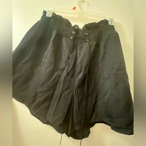 WOMAN SHORTS